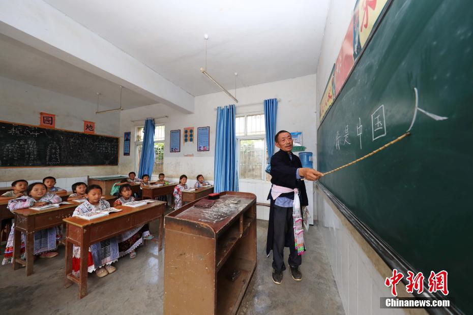 又到一年开学季 各地新生开始校园生活