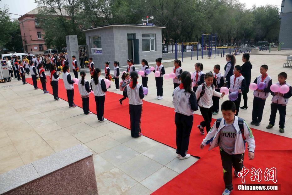 又到一年开学季 各地新生开始校园生活