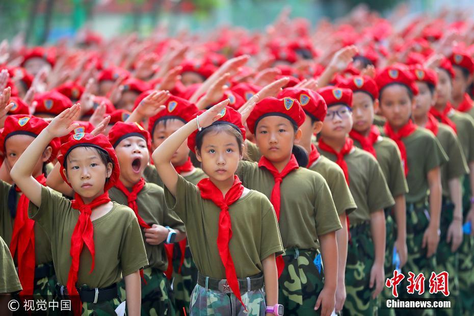 又到一年开学季 各地新生开始校园生活